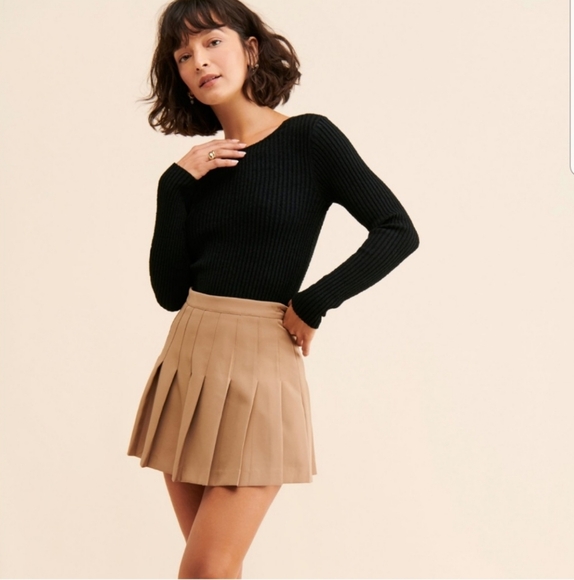 ASTR the label Prescott black Open back twist sweater - Picture 2 of 5